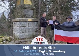 Freiwillige Eidesleistung am Denkmal der Reichsgründung.
